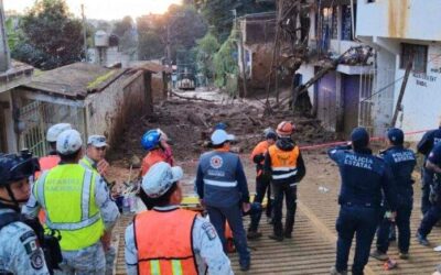 Familia queda sepultada por deslave en Xalapa, Veracruz