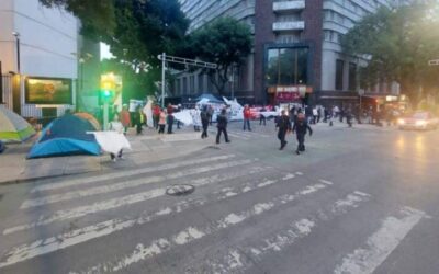 Manifestantes contra la reforma al Poder Judicial bloquean accesos a la Cámara de Senadores