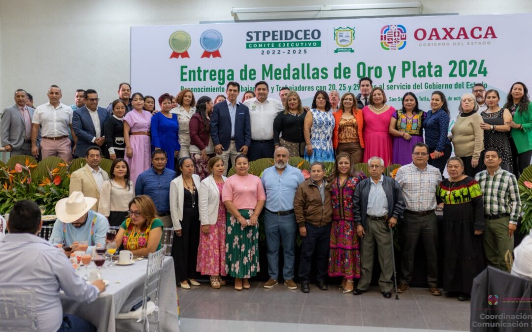 Gobierno de Oaxaca reconoce Trayectoria Profesional con entrega de Medallas de Oro y Plata