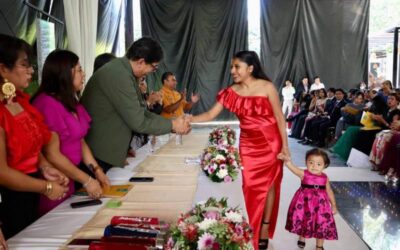 En original ceremonia se gradúan 157 profesionistas de la facultad de idiomas UABJO