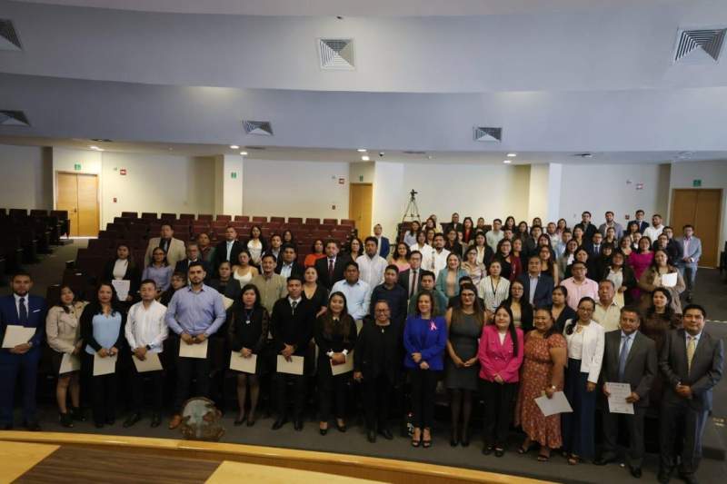 Entrega PJEO reconocimientos a fiscales y ministerios públicos que concluyeron capacitación