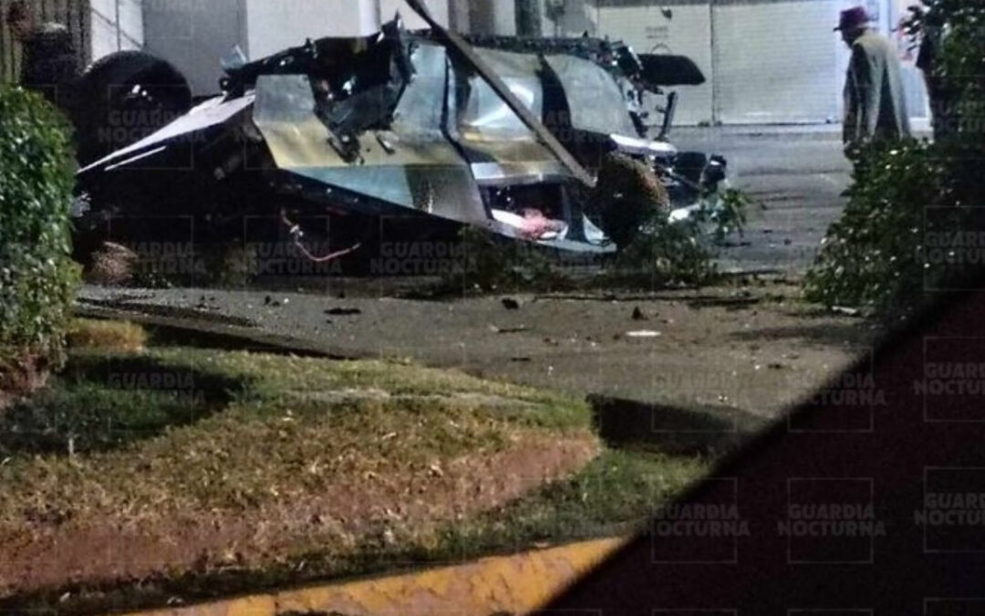 Cybertruck de Tesla queda destrozada al chocar en Guadalajara, es la segunda en Día de Muertos