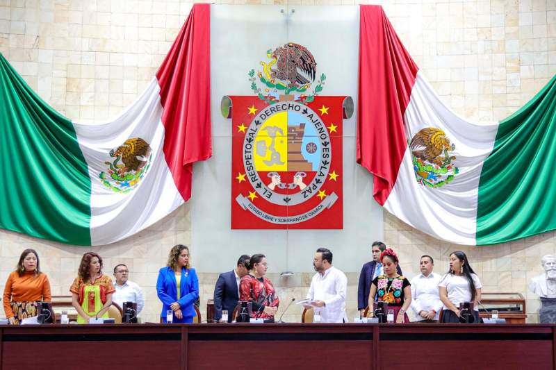 Entrega Poder Ejecutivo Segundo Informe de Gobierno al Congreso del Estado