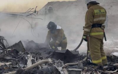 Al menos 38 muertos y 29 sobrevivientes al estrellarse avión en Kazajistán