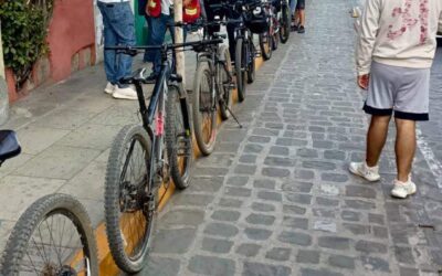 Colocan BiciBlanca en memoria del adulto mayor atropellado cuando trabajaba repartiendo garrafones de agua en su triciclo.