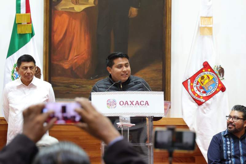 Oaxaca a la vanguardia, brinda seguridad social a periodistas y voceadores