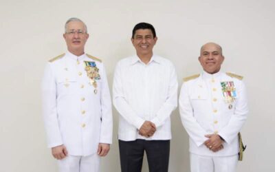 Atestigua Gobernador de Oaxaca toma de protesta de nuevo Comandante de la Décima Región Naval