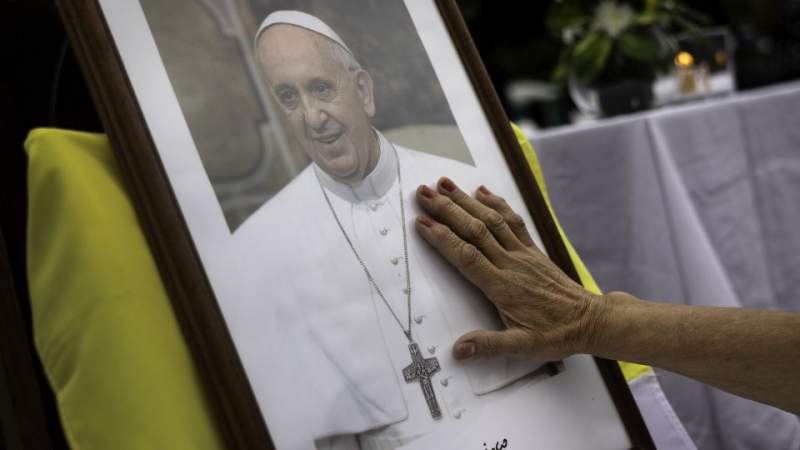 El papa Francisco ya no requiere respiración artificial y está estable tras una noche de descanso, dice fuente del Vaticano