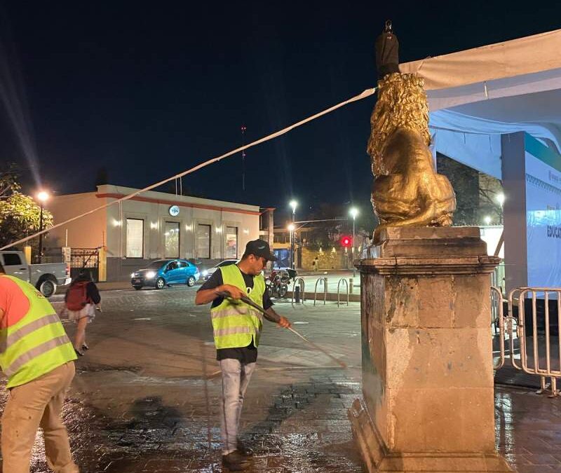 La Cuadrilla Móvil del Centro Histórico continúa realizando trabajos de limpieza la ciudad