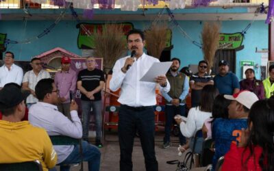 Entrega Ray Chagoya herramientas de trabajo a personal de limpia y barrido