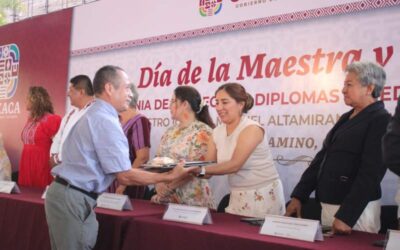 Reconoce Gobierno del Estado entrega y vocación de maestras y maestros oaxaqueños