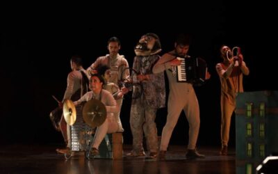 Más de mil personas disfrutaron la obra de teatro “A golpe de calcetín” en el teatro Macedonio Alcalá