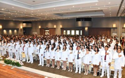 240 nuevos médicos entrega la UABJO a la sociedad oaxaqueña