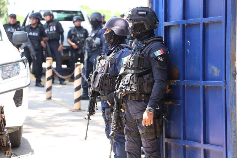 Fiscalía de Oaxaca junto con gobierno Federal y Estatal aplican Operación Sable y toman control de Policía Municipal y C2 en Juchitán para garantizar seguridad