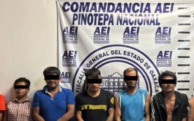 Marina, DEFENSA, Fiscalía, Policía Municipal y Vial detienen a ocho por narcomenudeo, en Pinotepa Nacional