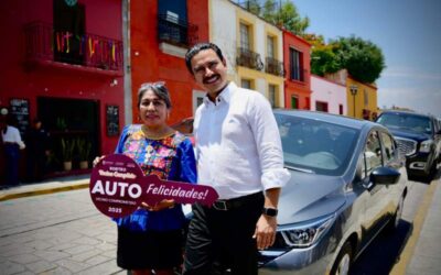 Gobierno municipal de Oaxaca de Juárez reconoce a contribuyentes responsables