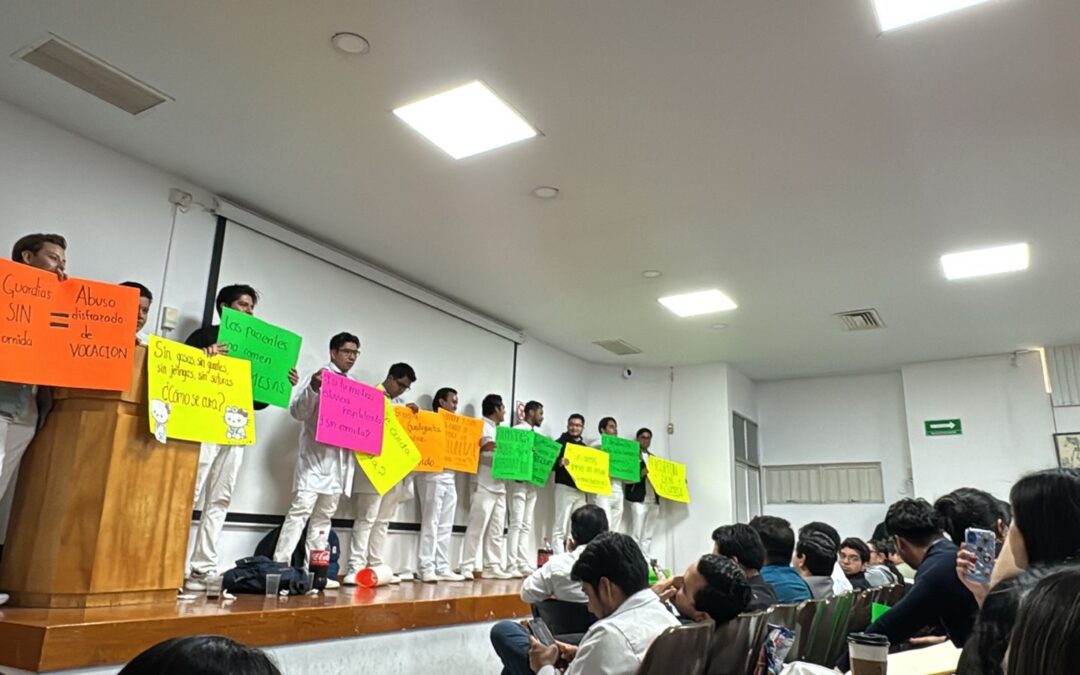 Residentes del Hospital Civil de Oaxaca inician asamblea permanente; exigen alimentación y condiciones dignas
