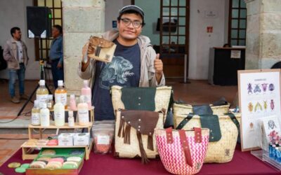 Impulsan a juventudes emprendedoras con feria en el Palacio Municipal
