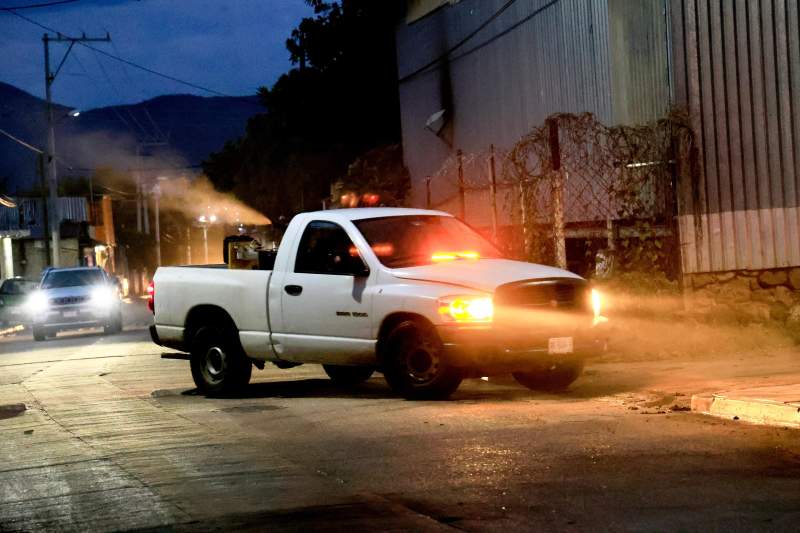 Intensifican medidas contra el dengue en Xoxocotlán; nebulizan 21 puntos en un mes