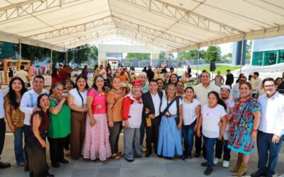 Artesanas y artesanos de la Villa de Zaachila expenden sus productos en el Congreso del Estado