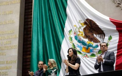 Cámara de Diputados dedica minuto de aplausos a Lilia Vaca, ganadora de cinco medallas de oro en el Mundial de Singapur