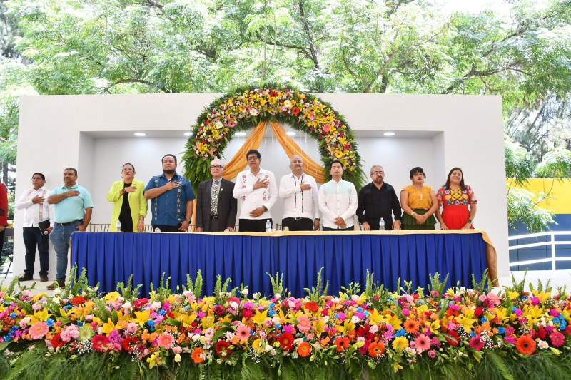 Egresa una nueva generación de profesionistas de idiomas UABJO