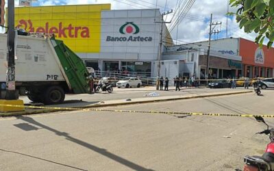 Mujer de la tercera edad muere atropellada en Plaza Bella, Oaxaca; su pareja resulta herido
