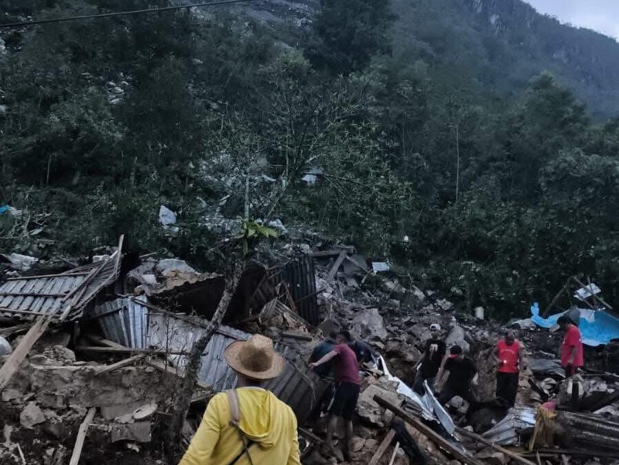 Tragedia en Oaxaca: Muere niña de 7 años por desgajamiento de cerro en Huautla de Jiménez