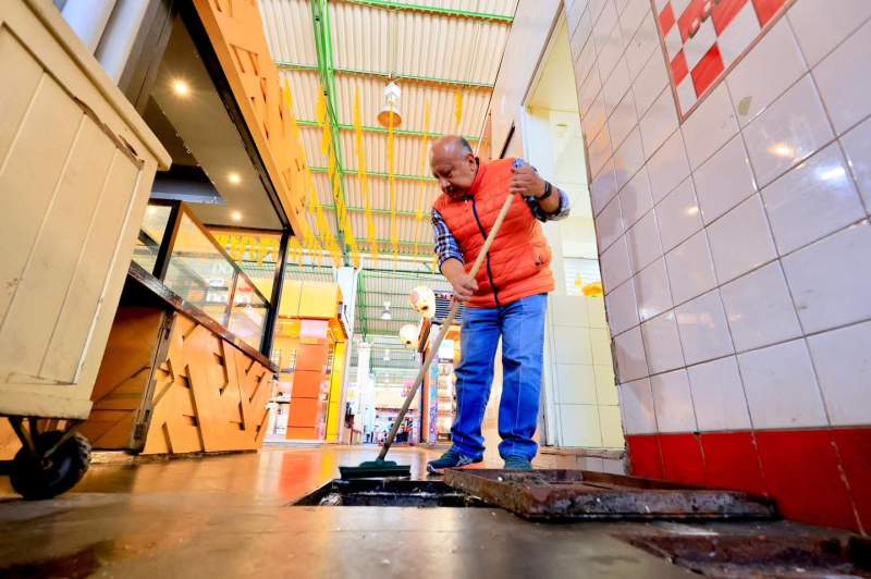 municipio-de-oaxaca-de-juarez-refuerza-acciones-de-desazolve-en-el-mercado-20-de-noviembre-1