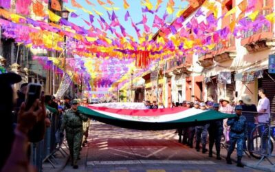 Oaxaca de Juárez vive un desfile cívico-deportivo en paz y con gran participación ciudadana