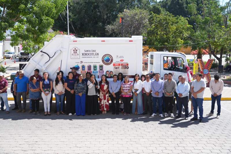 xoxocotlan-avanza-en-servicios-publicos-con-la-entrega-de-un-nuevo-compactador-de-residuos