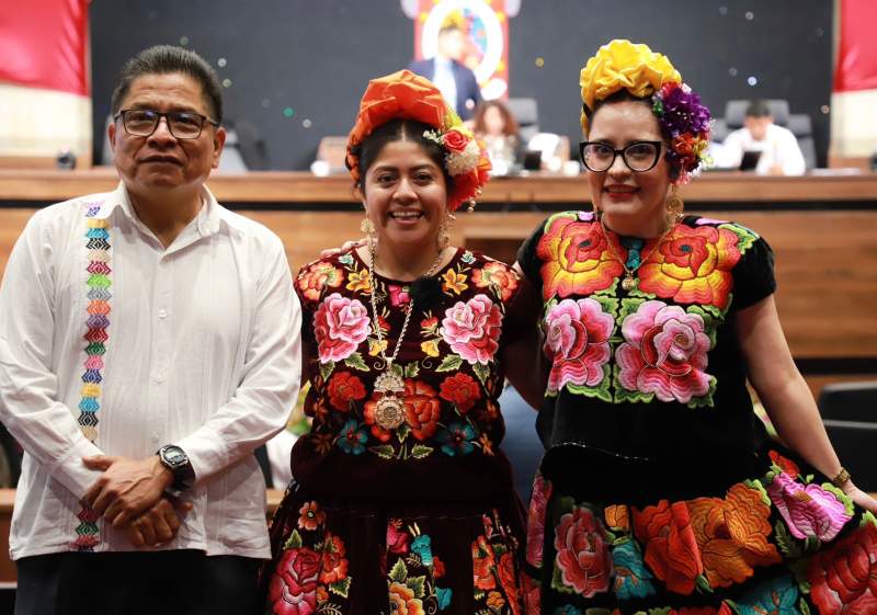 Congreso local reconoce la indumentaria de la mujer del Istmo de Tehuantepec como elemento cultural identitario del estado