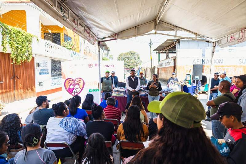 DIF Municipal entrega cobijas y apoyos de maternidad en San Martín Mexicapam