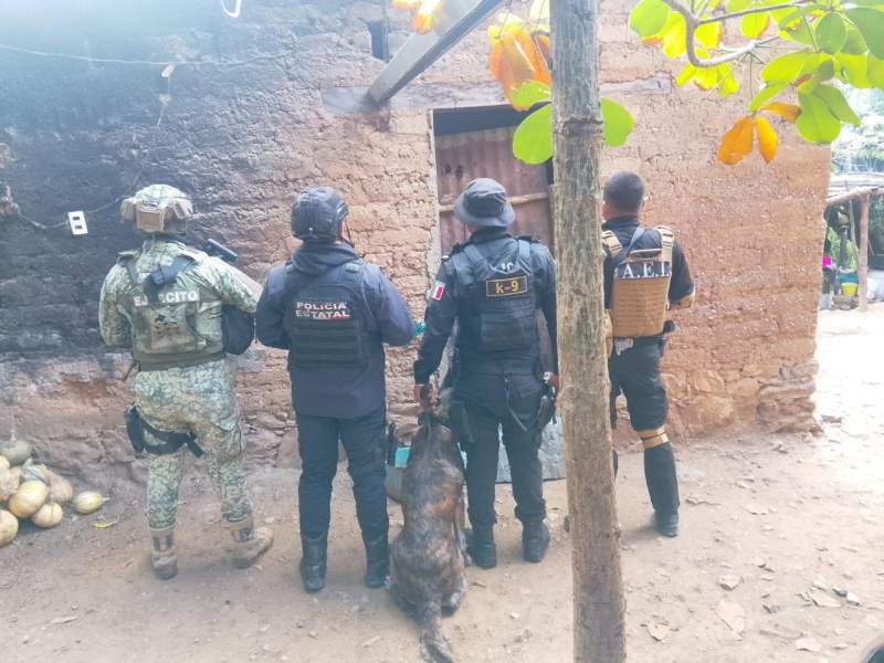 Fiscalía de Oaxaca ejecuta cateo en la Cañada; detiene a dos personas por narcomenudeo