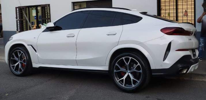 Policía Municipal asegura vehículo con reporte de robo