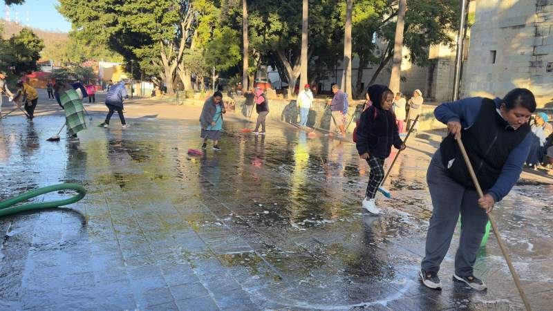 realiza-municipio-de-oaxaca-de-juarez-limpieza-integral-en-el-paseo-juarez-el-llano-tras-festejos-guadalupanos