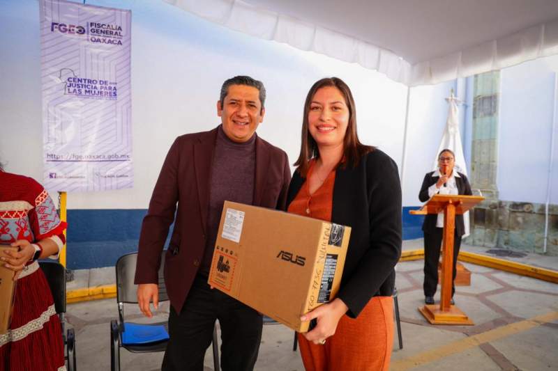 entregamos-equipo-y-mobiliario-para-fortalecer-trabajo-de-la-fiscalia-de-oaxaca-y-cejum-para-mejorar-atencion-a-mujeres-victimas-de-violencia-bernardo-rodriguez-alamilla