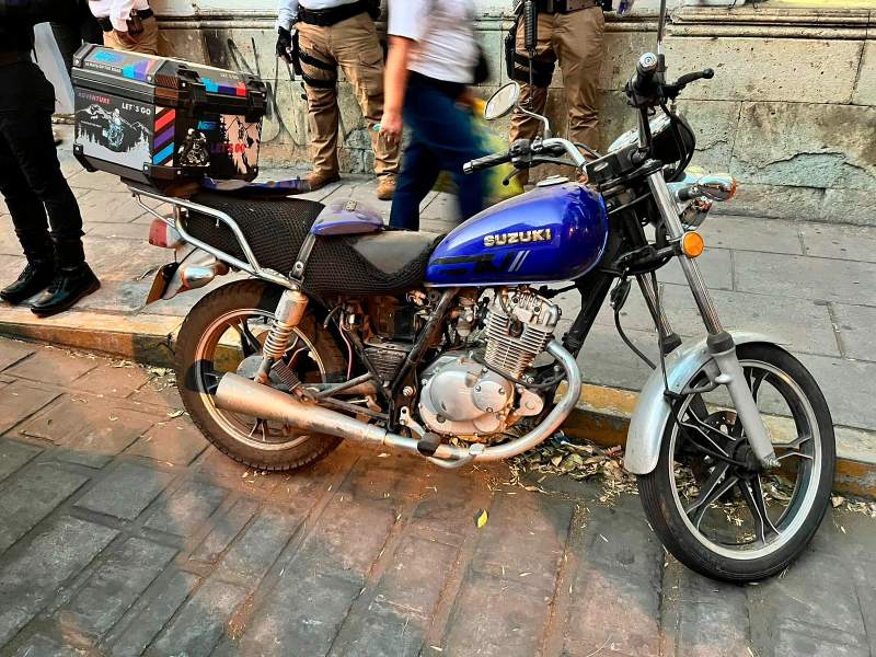 policia-municipal-asegura-motocicleta-con-reporte-de-robo-activo