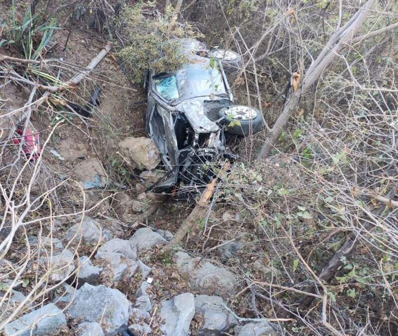 Presidente de Huatulco resulta herido tras caer 50 metros a barranco en carretera 175