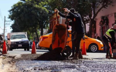 Refuerza Municipio de Oaxaca de Juárez trabajos de bacheo en distintos puntos de la ciudad
