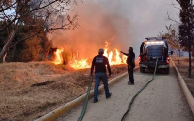 Atienden incendio en riberas del río Atoyac y detienen a presunto responsable