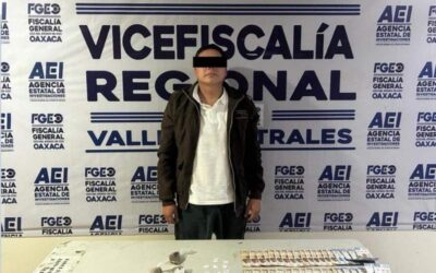 Fiscalía de Oaxaca catea punto de narcomenudeo, detienen a una persona, aseguran drogas y dinero en efectivo en Valles Centrales