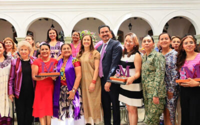 Cabildo de Oaxaca de Juárez entrega la distinción ciudadana “Mujer Oaxaqueña 2026, Arcelia Yañiz Rosas”
