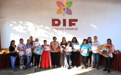 Xoxocotlán: Sistema DIF Municipal clausura con taller de “Flores Eternas”