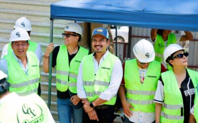 El Presidente Municipal Ray Chagoya recorre el estadio Yu’va antes de su inauguración