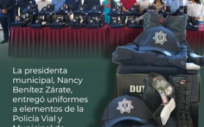 Entrega simbólica de uniformes a elementos de la Policía Vial y Municipal en Santa Cruz Xoxocotlán