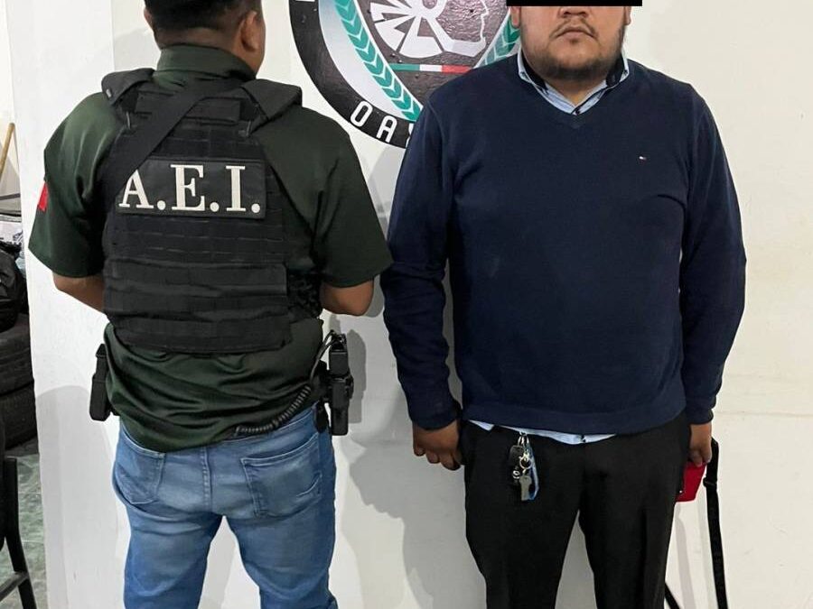 Fiscalía de Oaxaca detiene a una persona y asegura un arma ilegal en transporte con destino a Santa Lucía Ocotlán