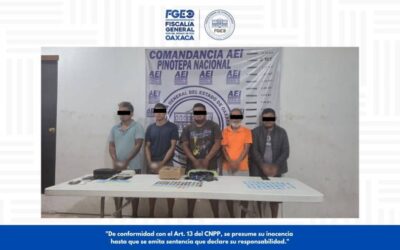 Fiscalía de Oaxaca realiza cateos en puntos de narcomenudeo en la Costa, aseguran droga y detienen a cinco personas