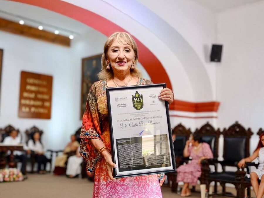 Ray Chagoya reconoce a ciudadanos y ciudadanas por su aporte a Oaxaca de Juárez en su 494 aniversario