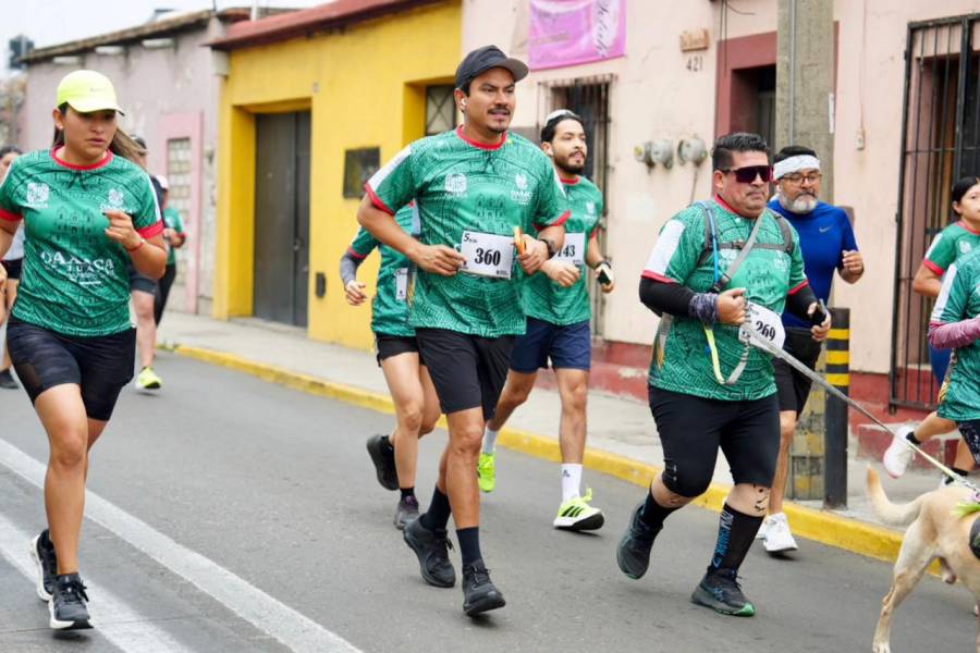 Ray Chagoya y miles de personas corrieron por el 494 aniversario de Oaxaca de Juárez